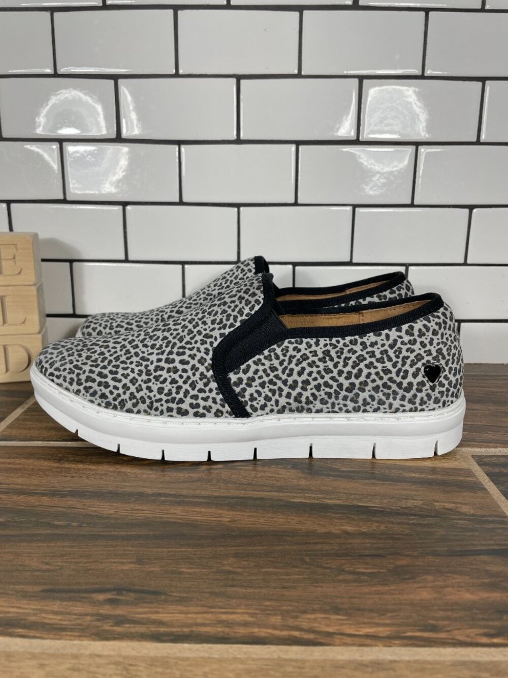 Nurse Mates Adela Shoes Womens Size 9.5 Gray Leopard Print Leather Slip On